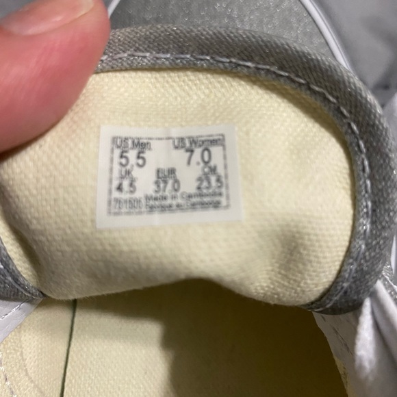 Vans - Picture 2 of 3